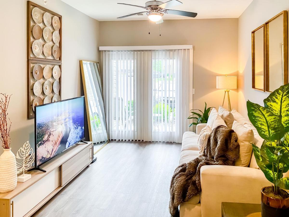 Appartamento Full Kitchen,King,W/D,Netflix,2 Smart Tvs,Parking Louisville Esterno foto