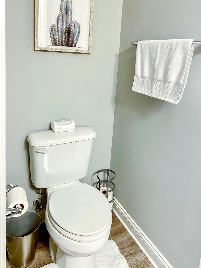 Appartamento Full Kitchen,King,W/D,Netflix,2 Smart Tvs,Parking Louisville Esterno foto
