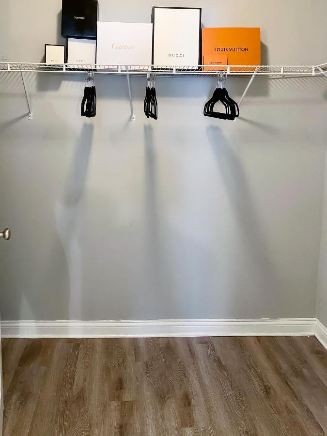Appartamento Full Kitchen,King,W/D,Netflix,2 Smart Tvs,Parking Louisville Esterno foto