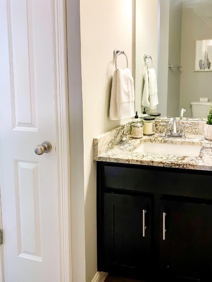 Appartamento Full Kitchen,King,W/D,Netflix,2 Smart Tvs,Parking Louisville Esterno foto